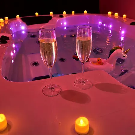 Loveroom & Jacuzzi بيت ضيافة Collombey-Muraz